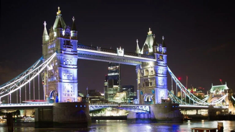 London-Bridge-Lights-at-Night-Tour