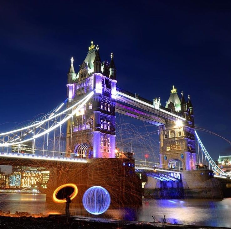 London Bridge - Lights at Night Tour Guides